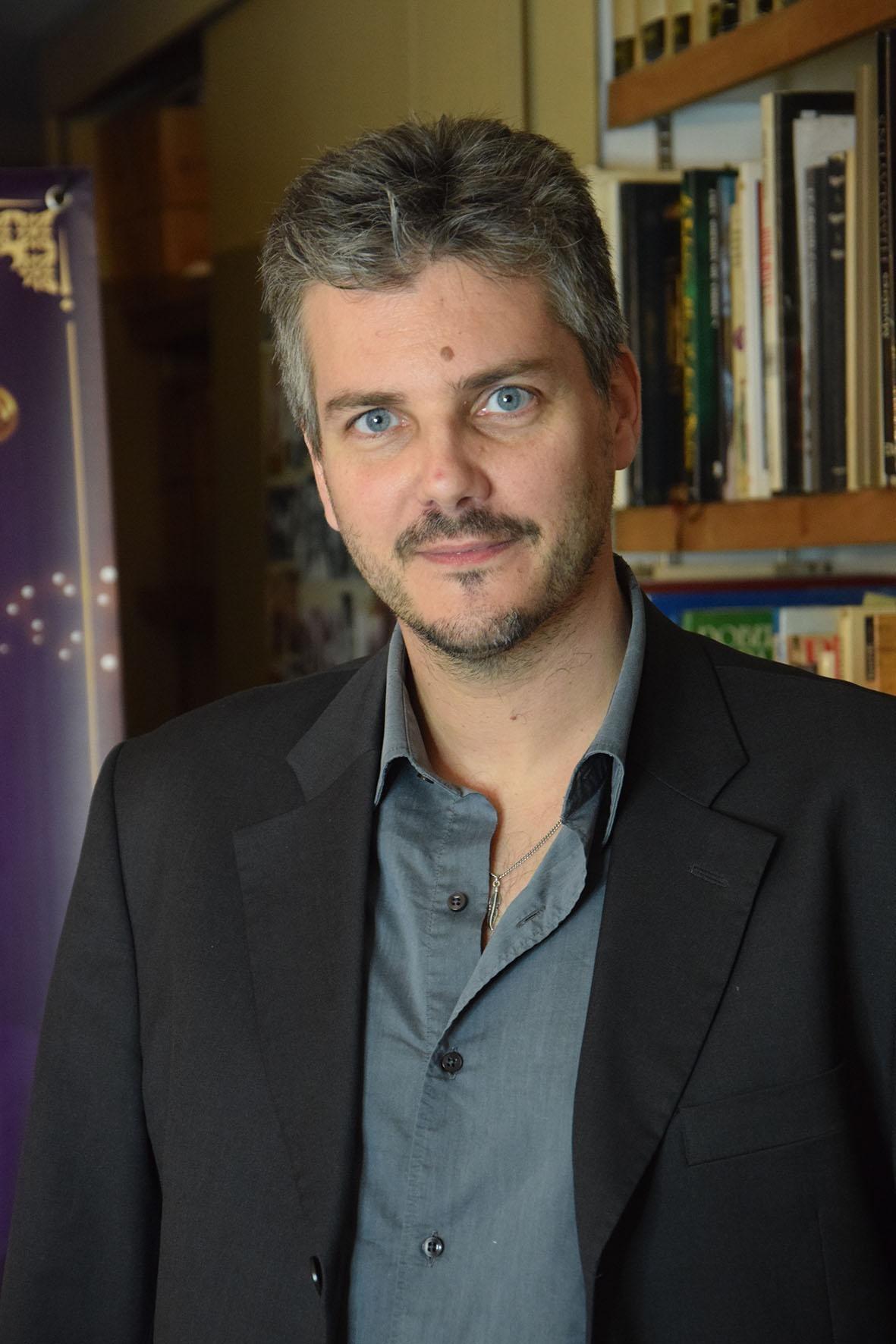 L’auteur Olivier Gay et la couverture de « Démonistes » tome 1, dessins GeyseR © DR Image
