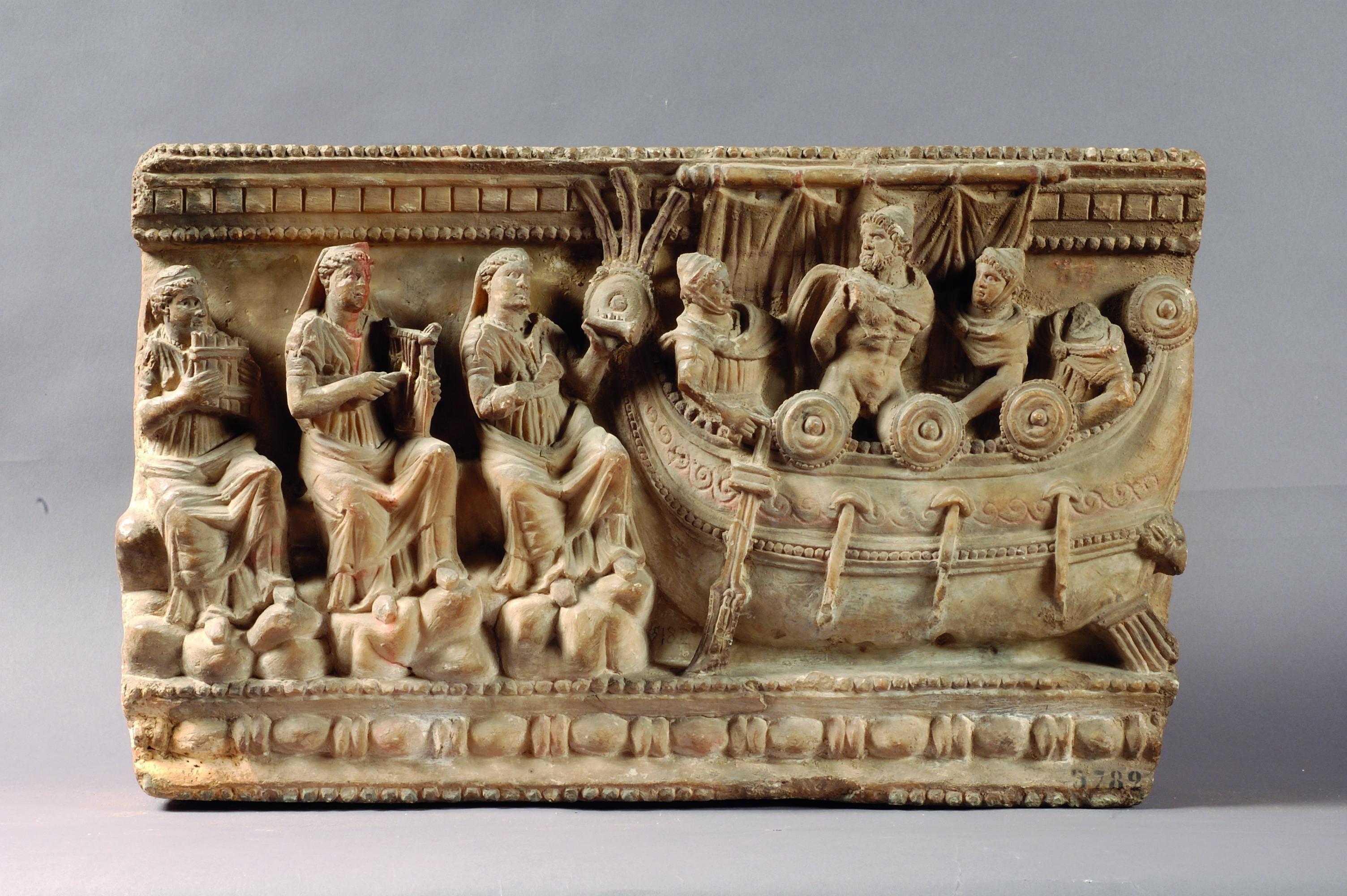 Ulysse et les sirènes, Etrurie IIe siècle avant J-C. Urne cinéraire marbre blanc. Museo Archeologico Nazionale, Florence (Italie). Image