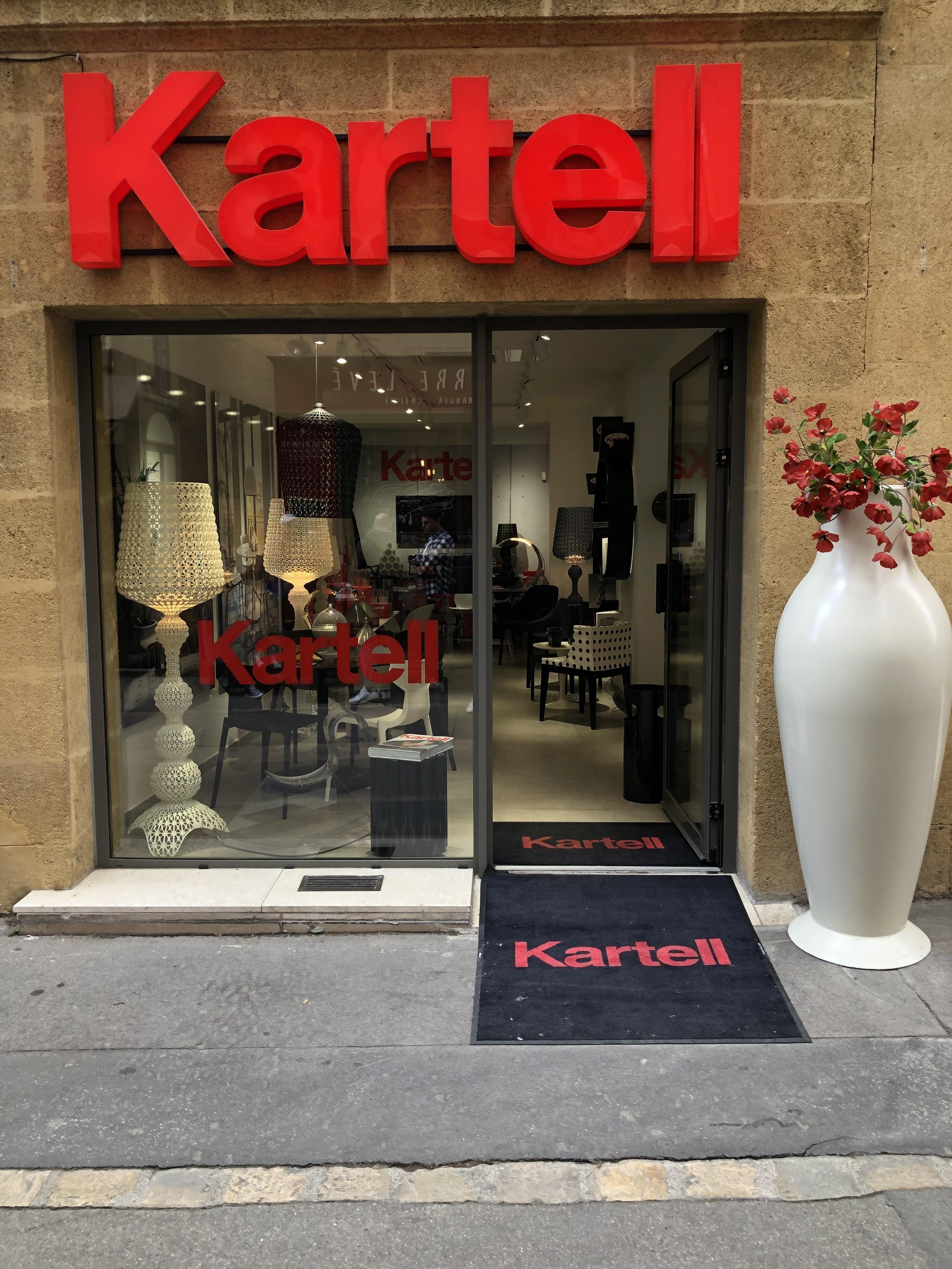 Le magasin bénéficie d’une belle vitrine intégrale. Image