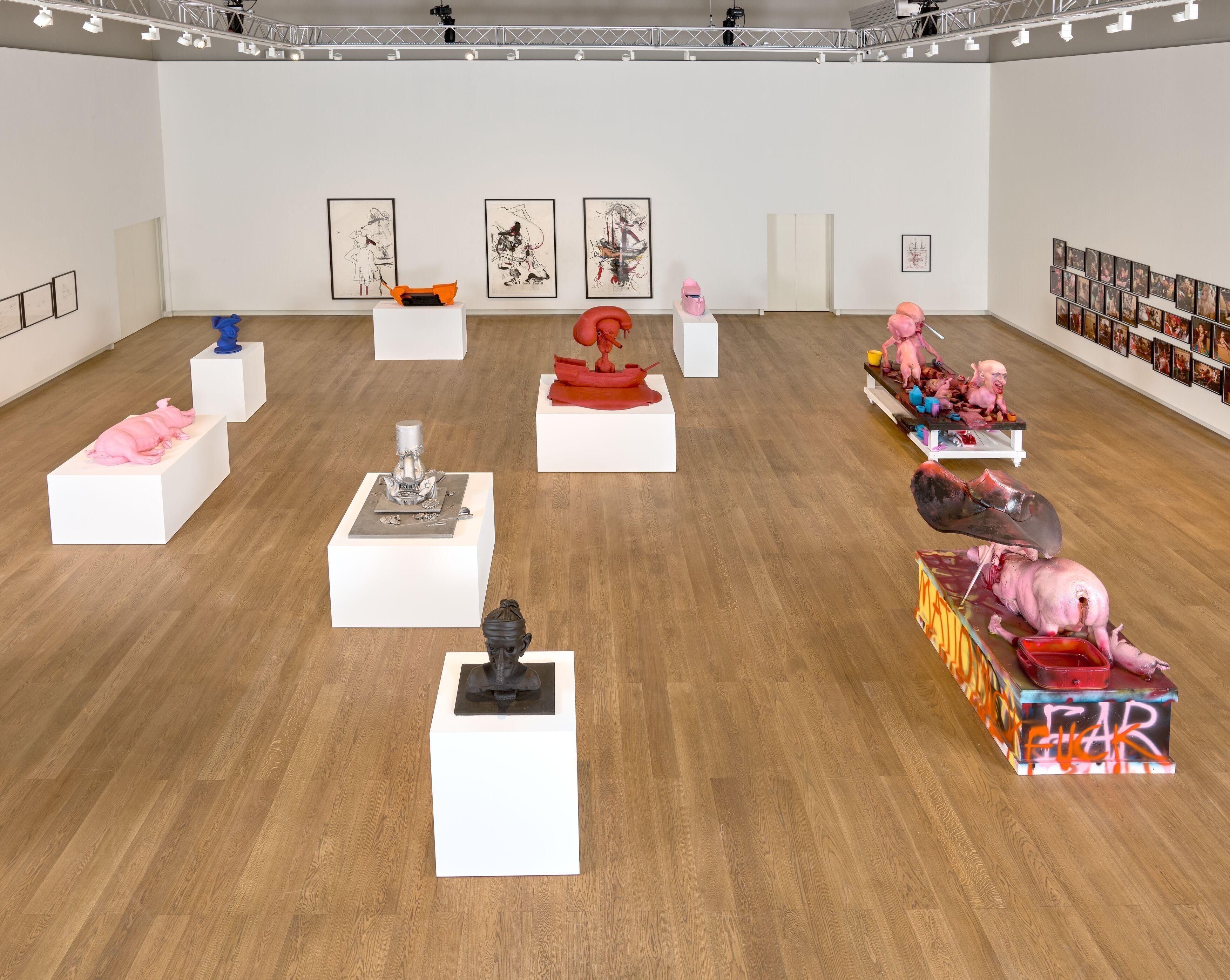 Vue de l’exposition pêchue de McCarthy à la Galerie Hauser & Wirth. © Paul McCarthy. Courtesy the artist and Hauser & Wirth. Photo : François Fernande Image