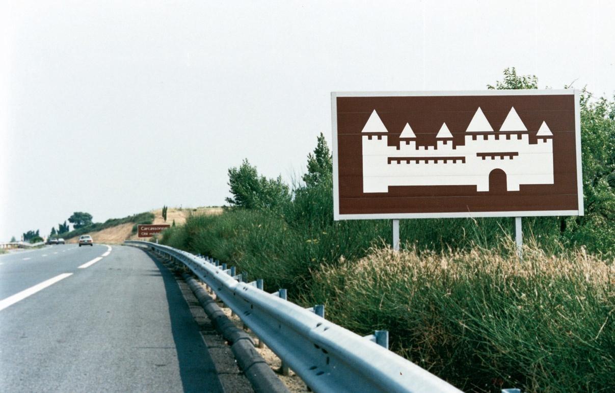 Pictogrammes d'animations touristiques et culturelles répartis sur 2 500 km d'autoroute. © DR - Adagp, Paris 2022 Image