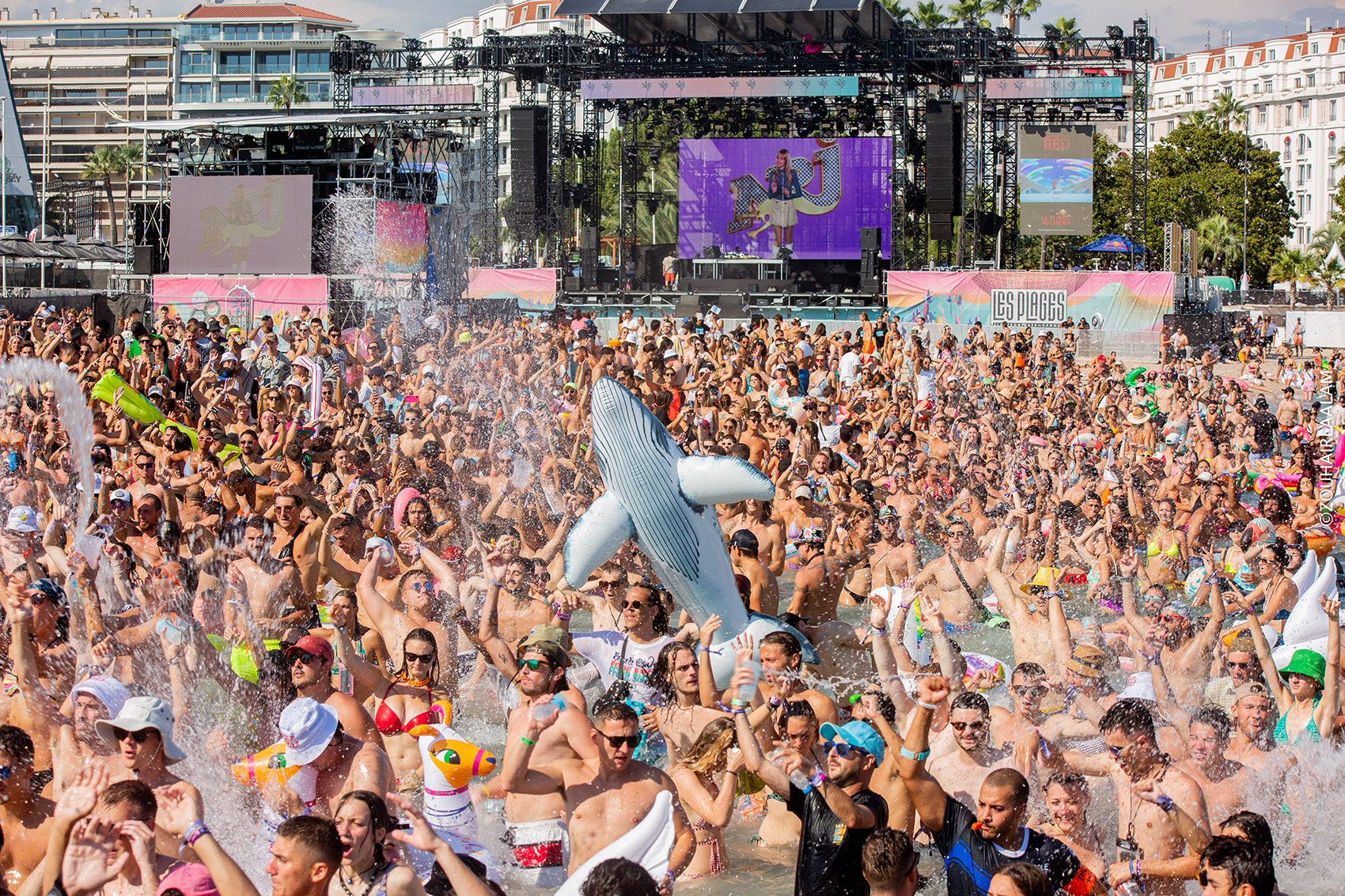 Bain de foule non-stop sur la Croisette durant trois jours pour ce festival techno. © Lionel Bouffier Image