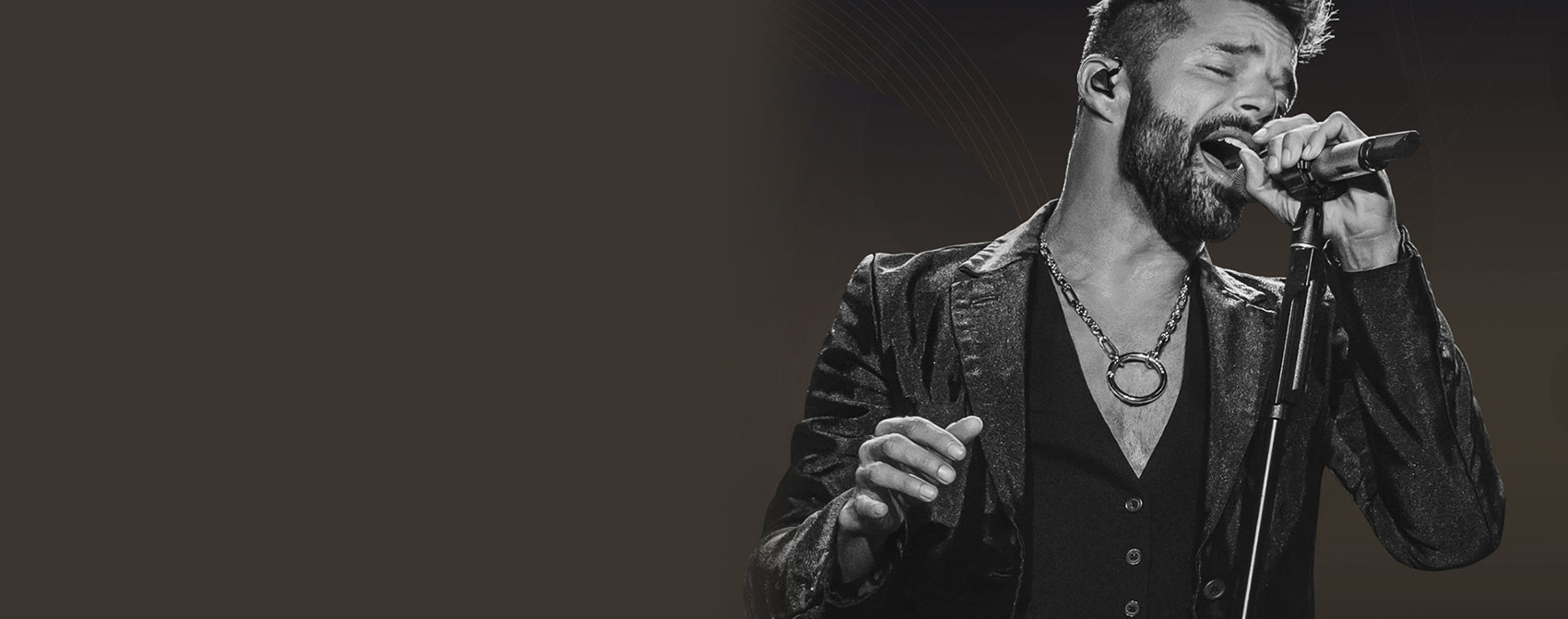 La star latino Ricky Martin performe cette fois avec l’Orchestre philarmonique de Monte-Carlo.© DR Image