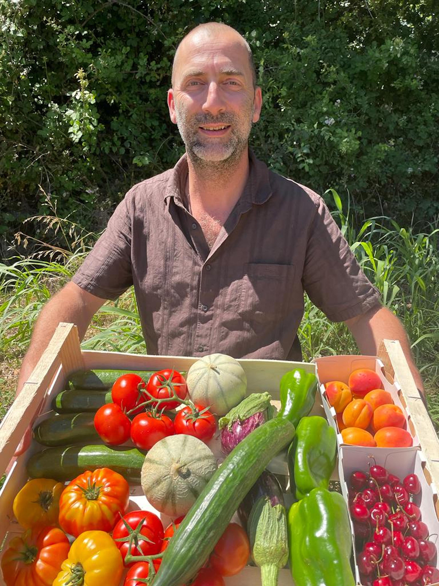 Des produits frais avec Jean-Noel agriculteur à Sénas. Image
