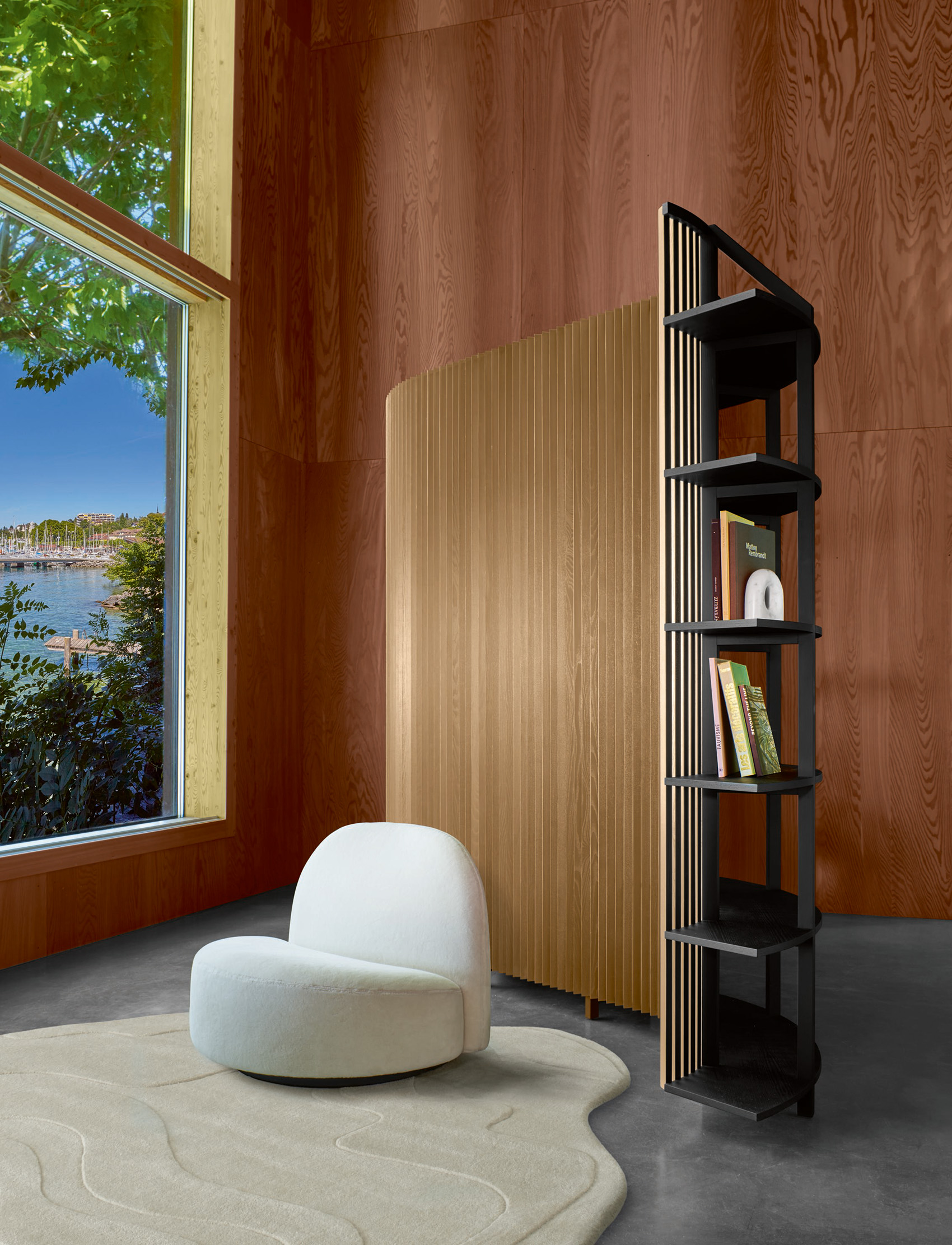 Ligne Roset Paravent, bibliothèque, architecture pure en frêne naturel Marechiaro, design Philippe Nigro. Dimensions à partir de H 2300 x L 870 x P 870 cm. A partir de 5874€. Chez Ligne Roset, Marseille, Plan de Campagne, les Pennes-Mirabeau et la Valette du Var. Image