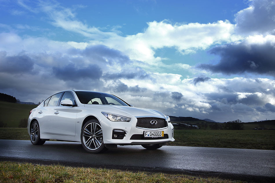 Infiniti Q50 2.0 06 hires