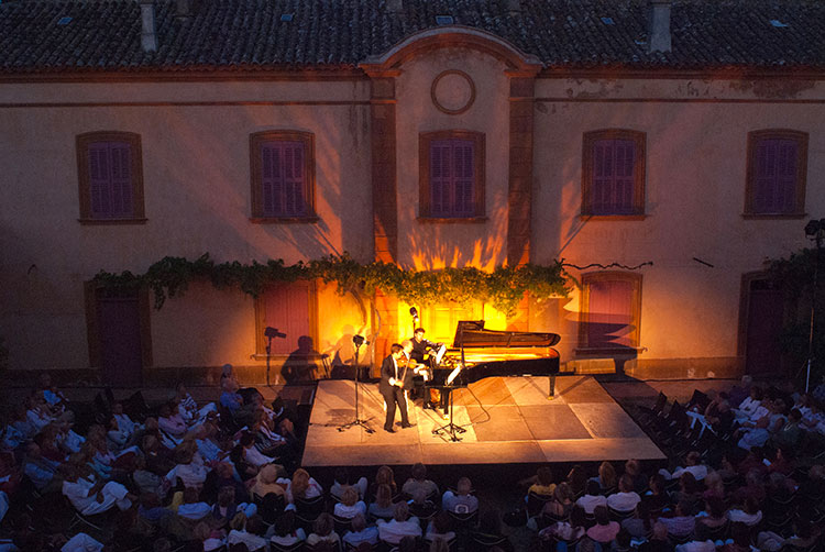 Nuitsduchateau Concert chateau