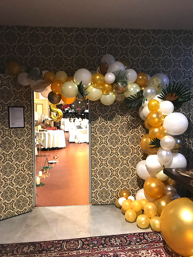 Thème_tropical_chic-_balloon_garland.jpg