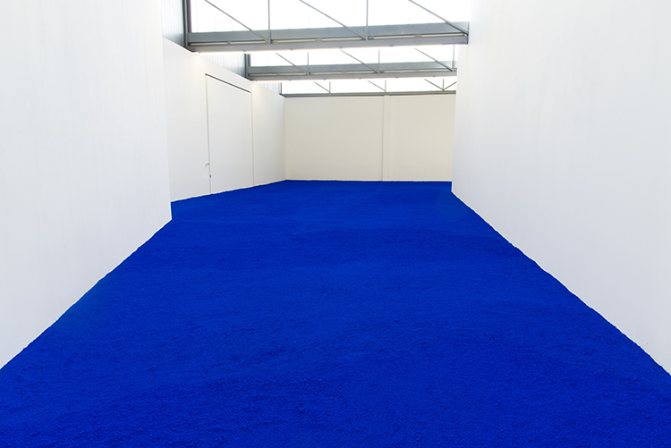Yves Klein Pigment pur.jpg