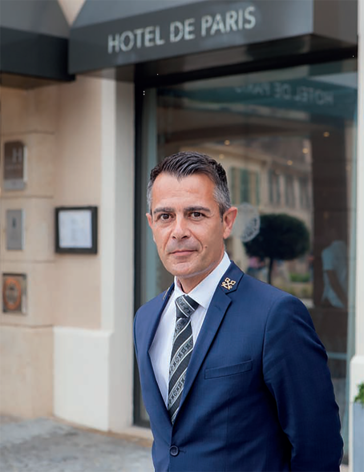 portrait sam HOTEL DE PARIS ST