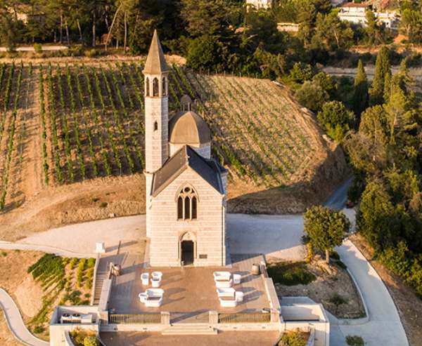 Réservez votre billet pour assister à la pièce de théâtre « Bar » de Spiro Scimone, au Château de Bellet à Nice
