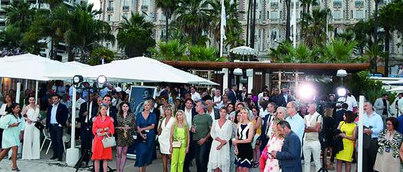 Le Club Airport Premier au Carlton Beach Club