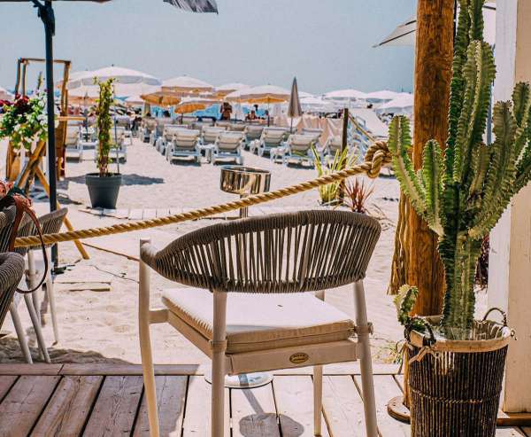 Réservez votre transat depuis chez vous avec MySunbed, premier site spécialisé dans les réservations de plages privées