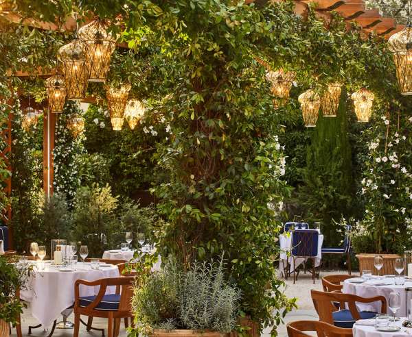 Célébrez la cuisine italienne au restaurant Cipriani qui installe ses nouveaux quartiers d’été à Saint-Tropez