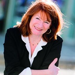 Muriel Mayette-Holtz