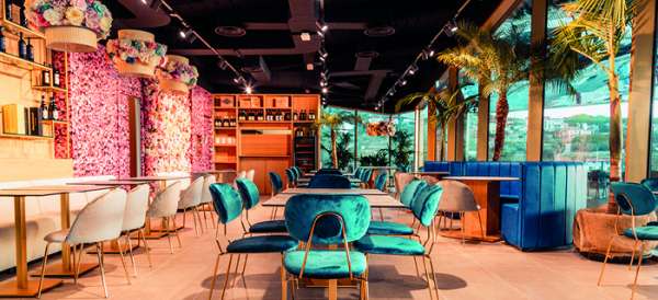 S’offrir une pause gourmande sur la terrasse de The Mall Sanremo
