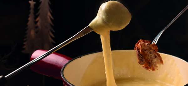 Manger une fondue au sommet d’un hôtel