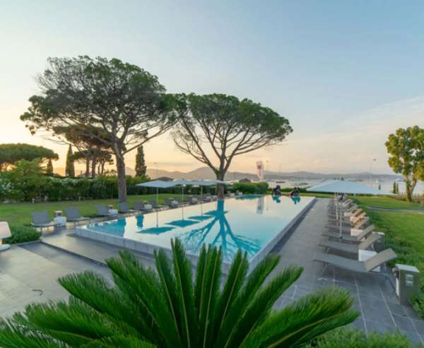 Venez vous délecter de l’art de vivre à la tropézienne à l’hôtel 5* Kube Saint-Tropez