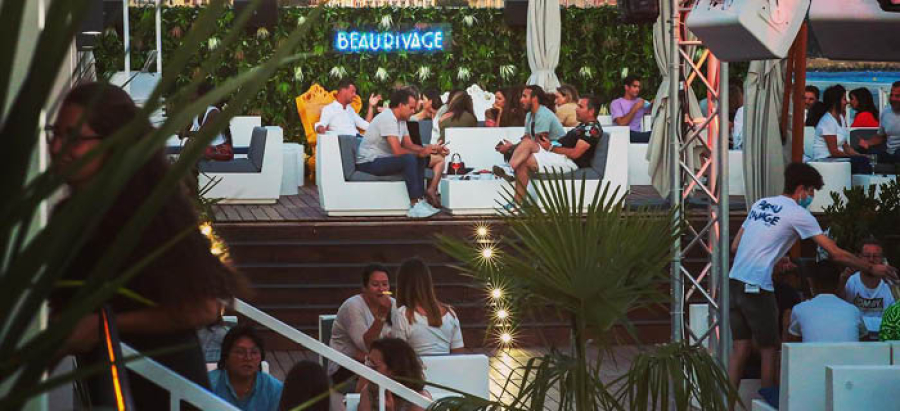 Dîner sur la plage Beau Rivage